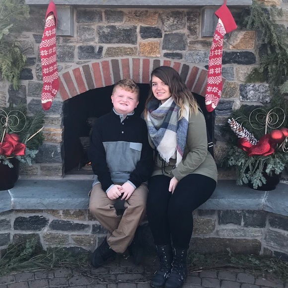 ✨Meet your Posher, Amber✨ - Picture 2 of 6